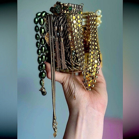 3 LB Unsearched Jewelry Mystery Lot Gold & Silver Tone Wearable Vintage Reseller - Picture 3 of 12